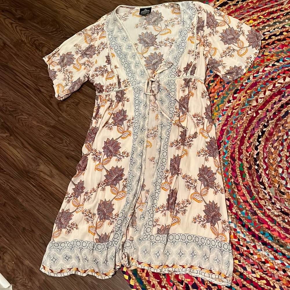 Angie size large kimono- (tie in front) white with purple gold and blue flowers